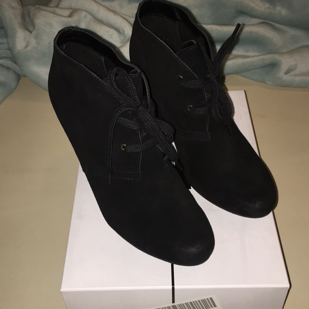 Dolce vita Gardyn black suede heel booties